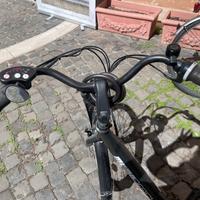Bicicletta pedalata assistita Momo Design