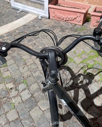 Bicicletta pedalata assistita Momo Design