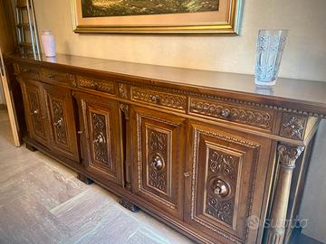Credenza classica in legno intagliato massello
