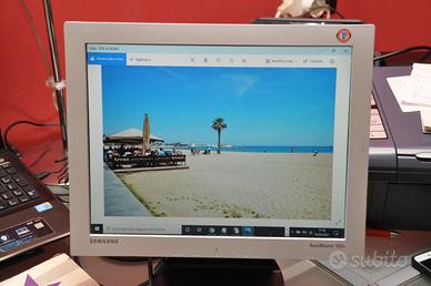 Monitor LCD Samsung 152V 15 Pollici Usato Funziona