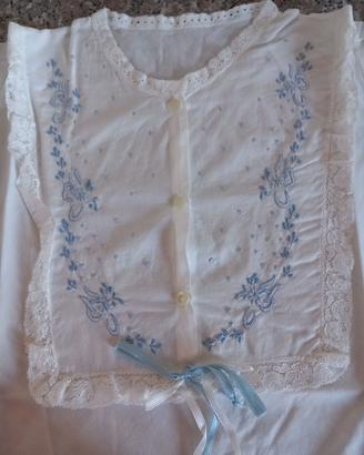 Camicia da notte con ricami azzurri