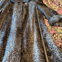 cappotto di pelliccia di astrakan 