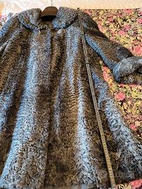 cappotto di pelliccia di astrakan 