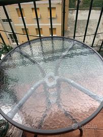 Tavolino esterno dal balcone o giardino