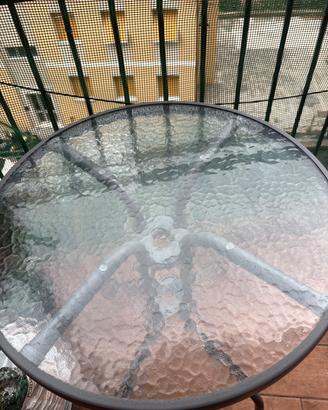 Tavolino esterno dal balcone o giardino