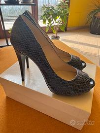 Décolleté aperte in punta