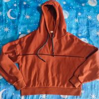 Cache cache felpa corta con cappuccio