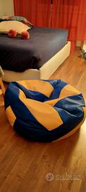 Pouf a forma di palla di pallavolo