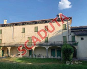 Immobile in asta di 722 m² con più di 5 locali a S