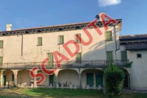 Immobile in asta di 722 m² con più di 5 locali a S