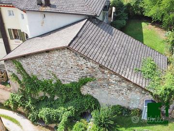 PORZIONE DI CASA DA RISTRUTTURARE