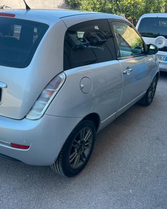 Lancia y