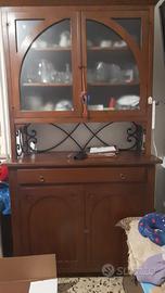 Credenza con vetrina in legno