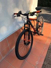 Bicicletta Mountain Bike