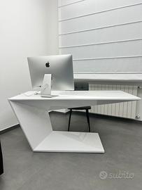 Scrivania moderna bianca