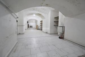 DEPOSITO DI AMPIA QUADRATURA-DUE LIVELLI-VIA MONTE