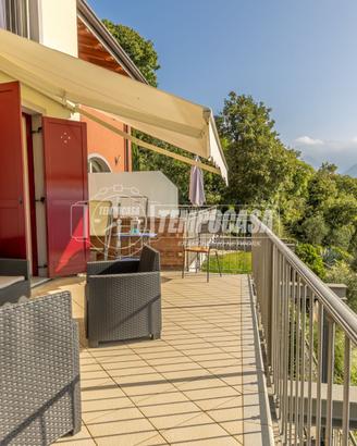 DUE LOCALI CON TERRAZZO VISTA LAGO