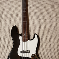 Squier by Fender jazz bass