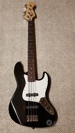 Squier by Fender jazz bass