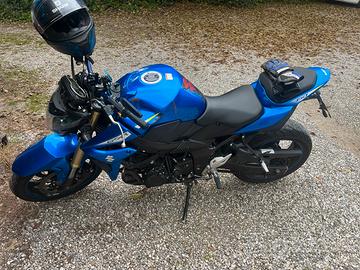 Suzuki gsr 750