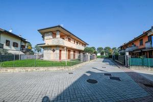 PORZIONE DI VILLA A OSIO SOPRA