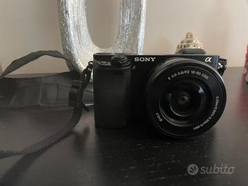 Fotocamera digitale Alpha 6000L + accessori
