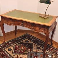Scrivania stile Chippendale