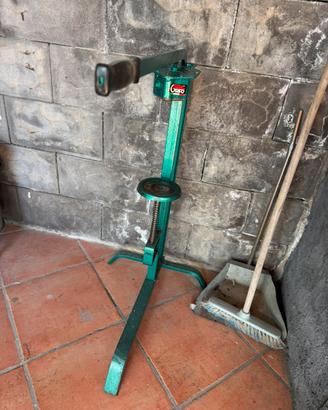 Tappatrice a Colonna per Tappi in Sughero da Vino