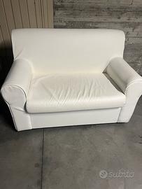 Divano 2 posti bianco imbottito in ecopelle