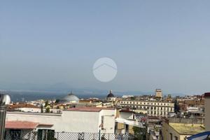 2 LOCALI A NAPOLI