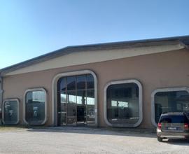 Capannone commerciale