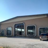 Capannone commerciale