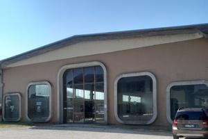 Capannone commerciale