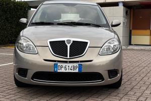 Lancia Ypsilon 1.4 16V Sport MomoDesign – €3.700 -