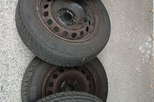 Quattro pneumatici con cerchio Fiat 165/70 r 14