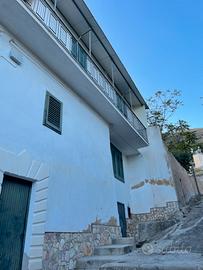 Vendita appartamento due piani con magazzino