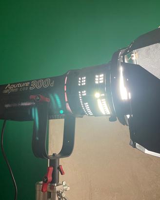 Aputure 300d + aputure fresnel