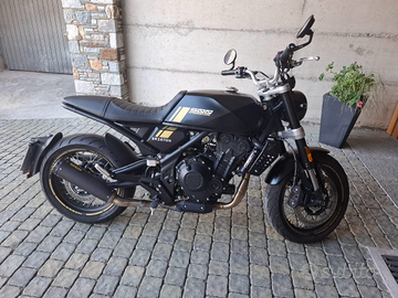 Moto Brixton 500 CROSSFIRE