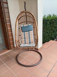 Cesta dondolo in vimini struttura in ferro 