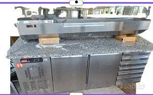 Banco frigo con piano in granito e vetrina refrige