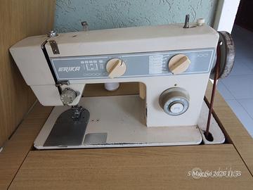 Macchina da cucire vintage Erika con mobile 