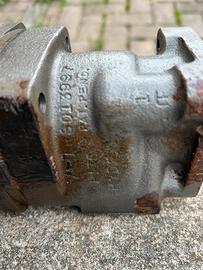 Distributore a due vie e motore idralico