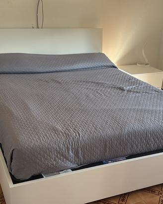 Camera da letto con letto a contenitore