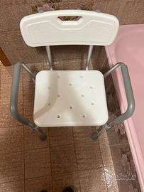 Sedia per doccia con buchi