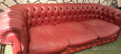 Divano Chesterfield 3 posti in pelle rossa