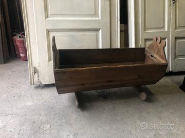 Antica culla contadina in abete