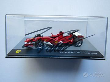 Modellino Ferrari con autografo F.Massa