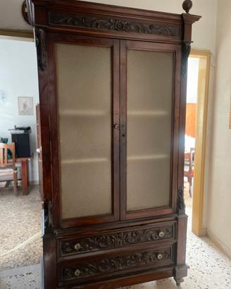 Credenza antica