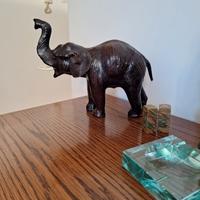 Elefante in pelle vintage 