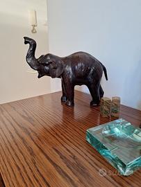 Elefante in pelle vintage 